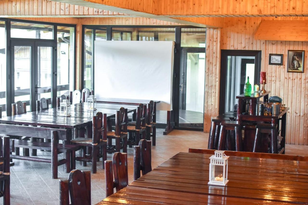 Cazarma Cavalerilor Campulung Ngoại thất bức ảnh